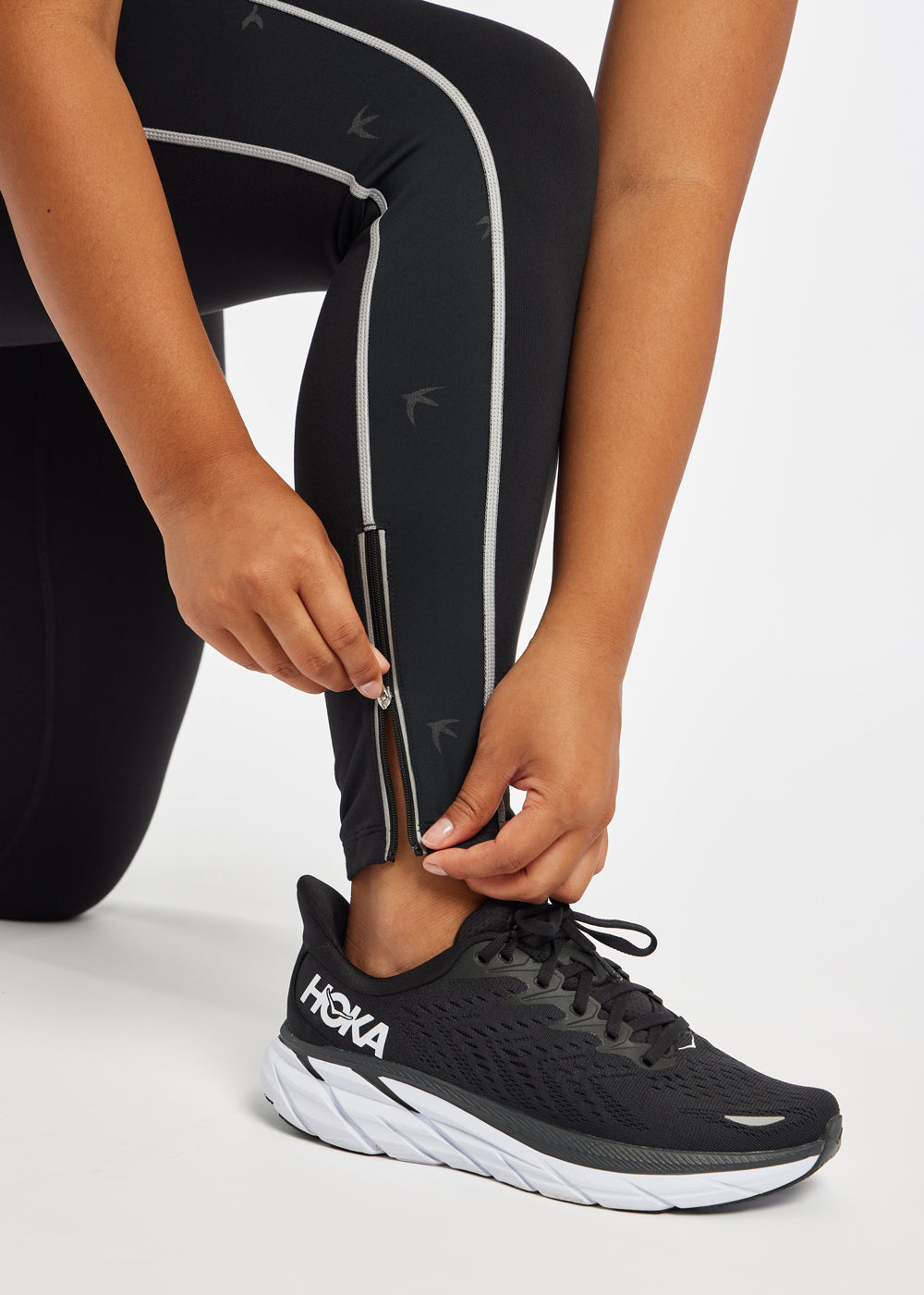 Glow Reflective Running Tights, Black, ankle zipper detail view